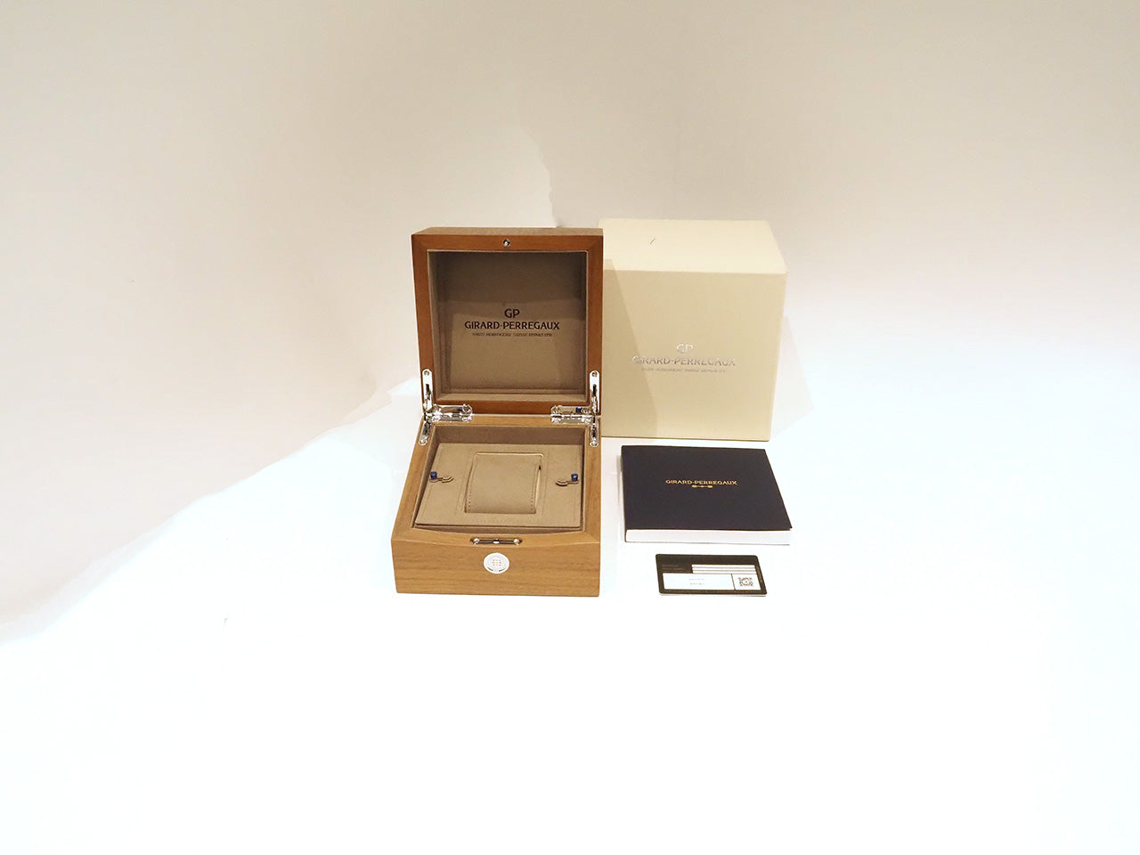 GIRARD-PERREGAUX ロレアート ジャパン リミテッド グレイシャー 81010-11-200711A